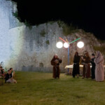 Balade Nocturne Accompagnée Par L'association Des Amis Du Vieux Château (6)